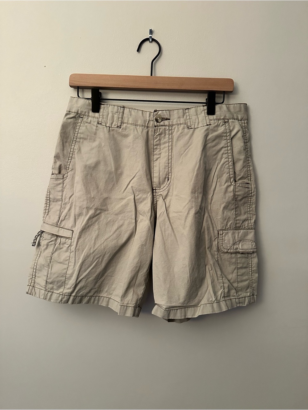 Columbia women’s Cargo Shorts in Light Khaki - Classic Casual Hiking